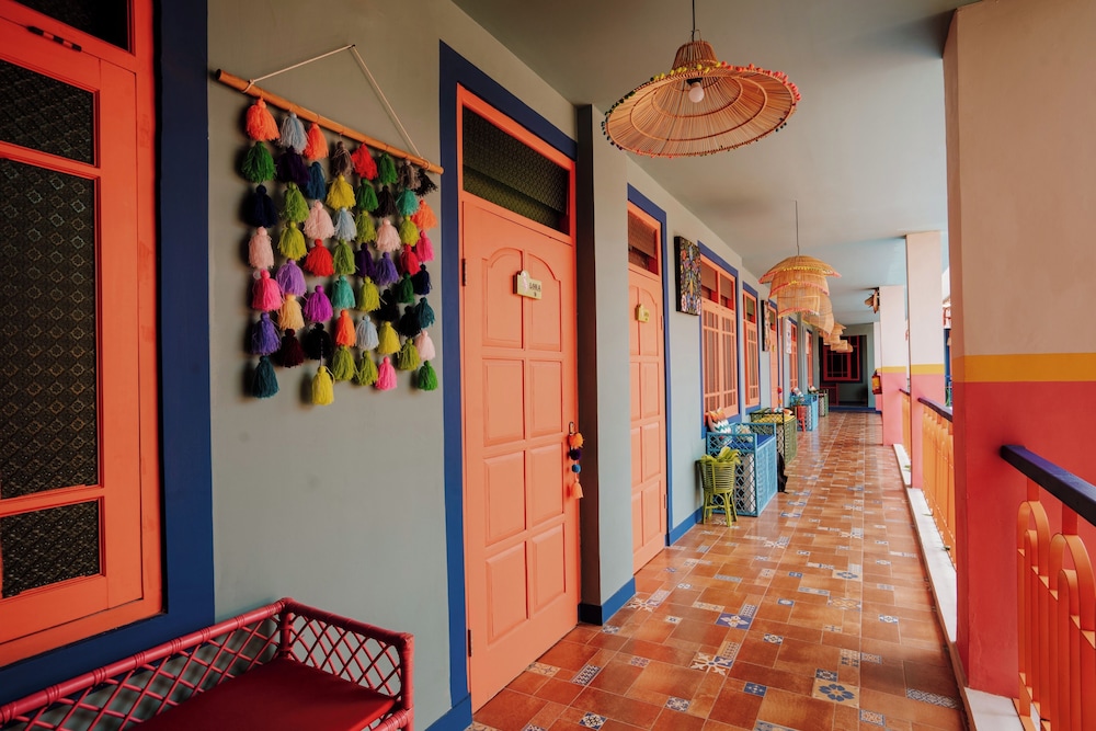 por aqui stay and dine