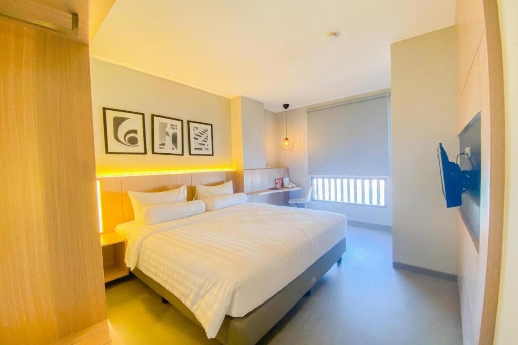 front one king hotel tuban