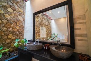 giri bhagawan villas and spa
