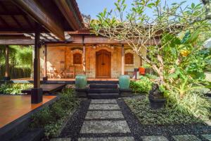 giri bhagawan villas and spa