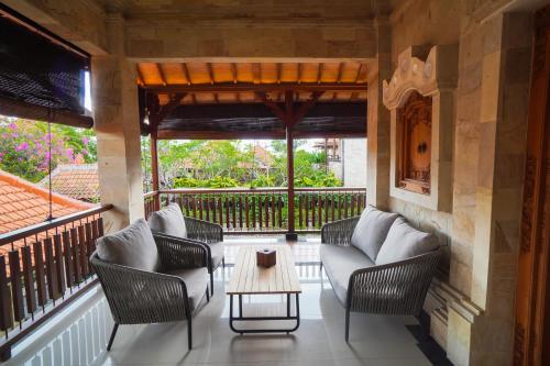 giri bhagawan villas and spa