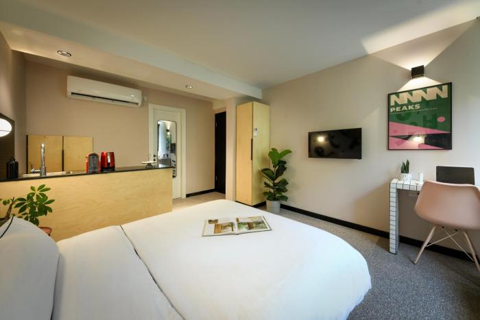 pixel an autonomous hotel by loginn