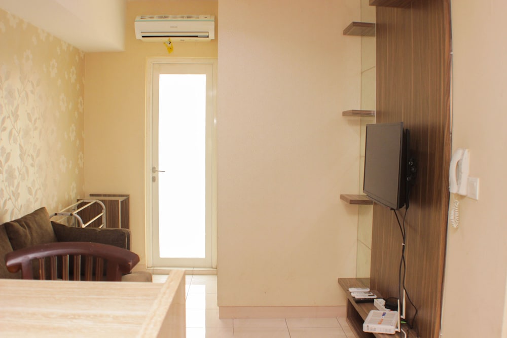 warm and homey 2br at springlake summarecon bekasi apartment