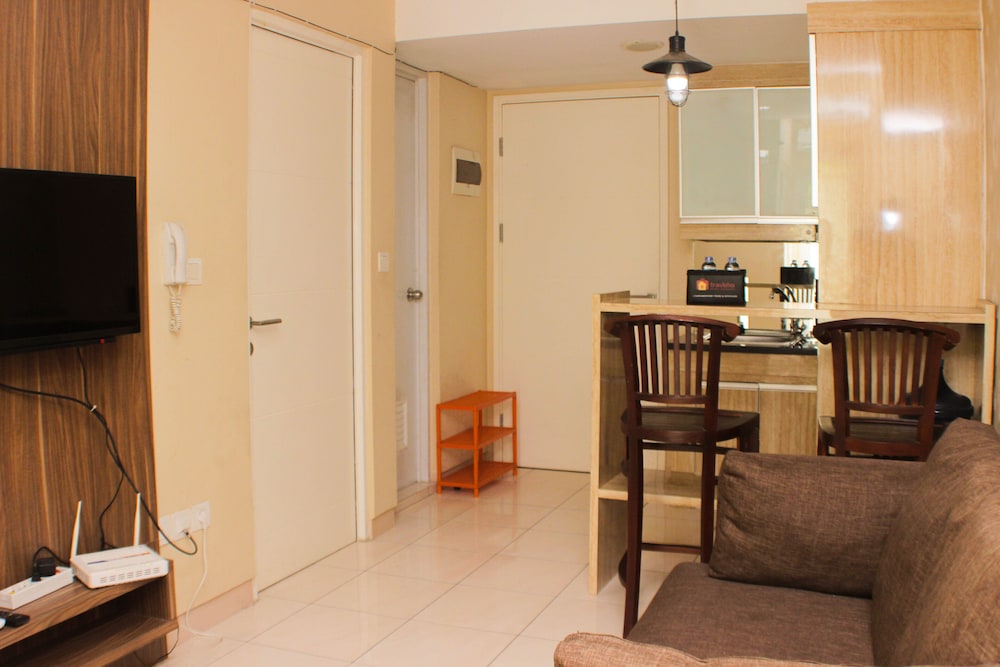 warm and homey 2br at springlake summarecon bekasi apartment