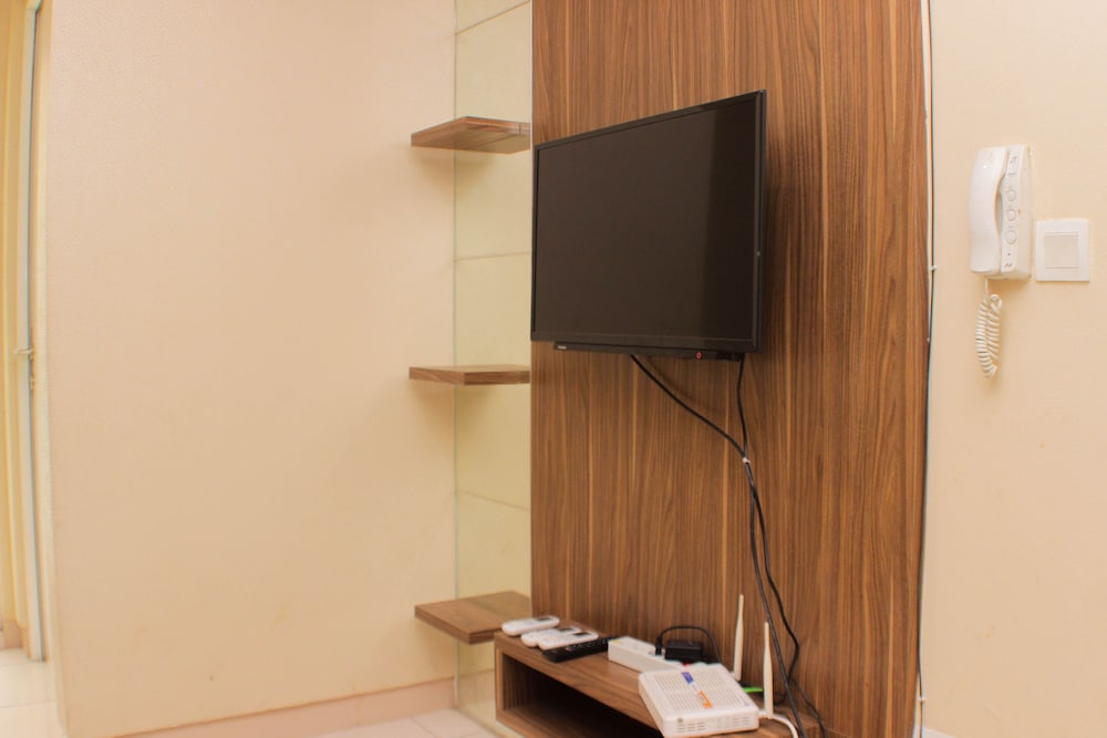 warm and homey 2br at springlake summarecon bekasi apartment