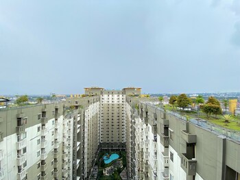 spacious studio room at gateway ahmad yani cicadas apartment