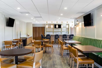 La Quinta Inn & Suites By Wyndham Paso Robles,San Luis Obispo>>Paso Robles,3 star