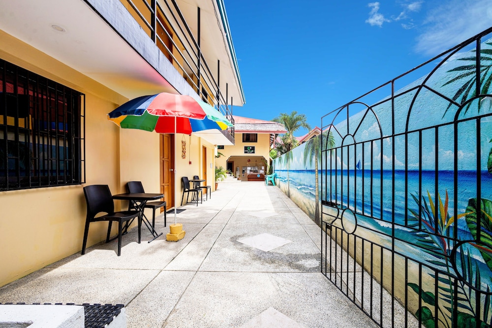 white shamrock beach hotel