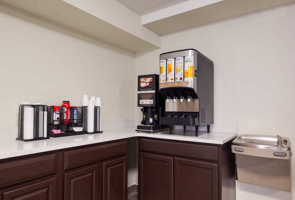 red roof inn lawrenceburg