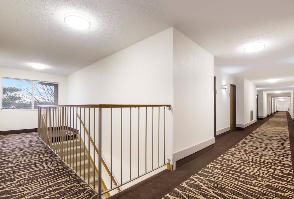 red roof inn lawrenceburg