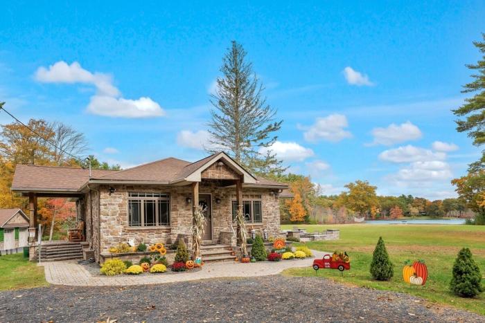 lake garden cottage 22 acres boats hot tub