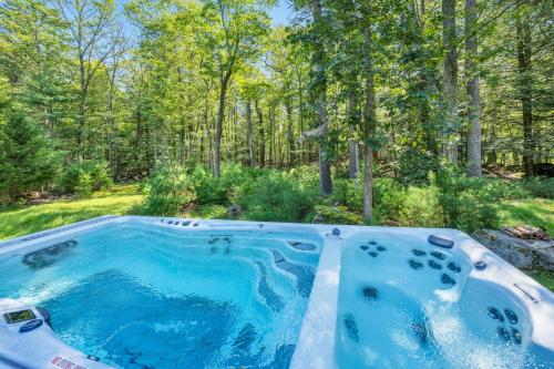 lake garden cottage 22 acres boats hot tub