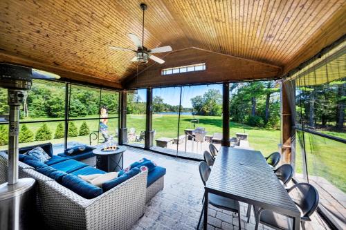 lake garden cottage 22 acres boats hot tub