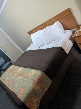 Rainbow Motel,,1 star