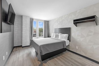 hotel 365 bronx