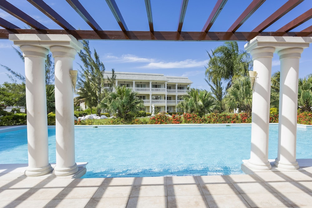 grand palladium lady hamilton resort and spa all inclusive
