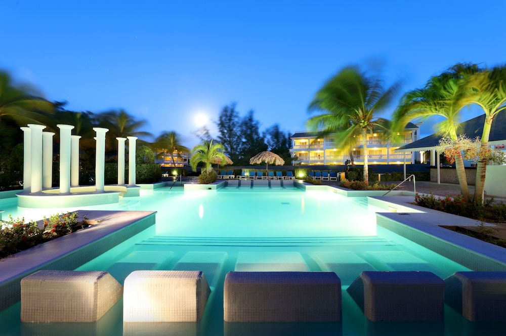 grand palladium lady hamilton resort and spa all inclusive