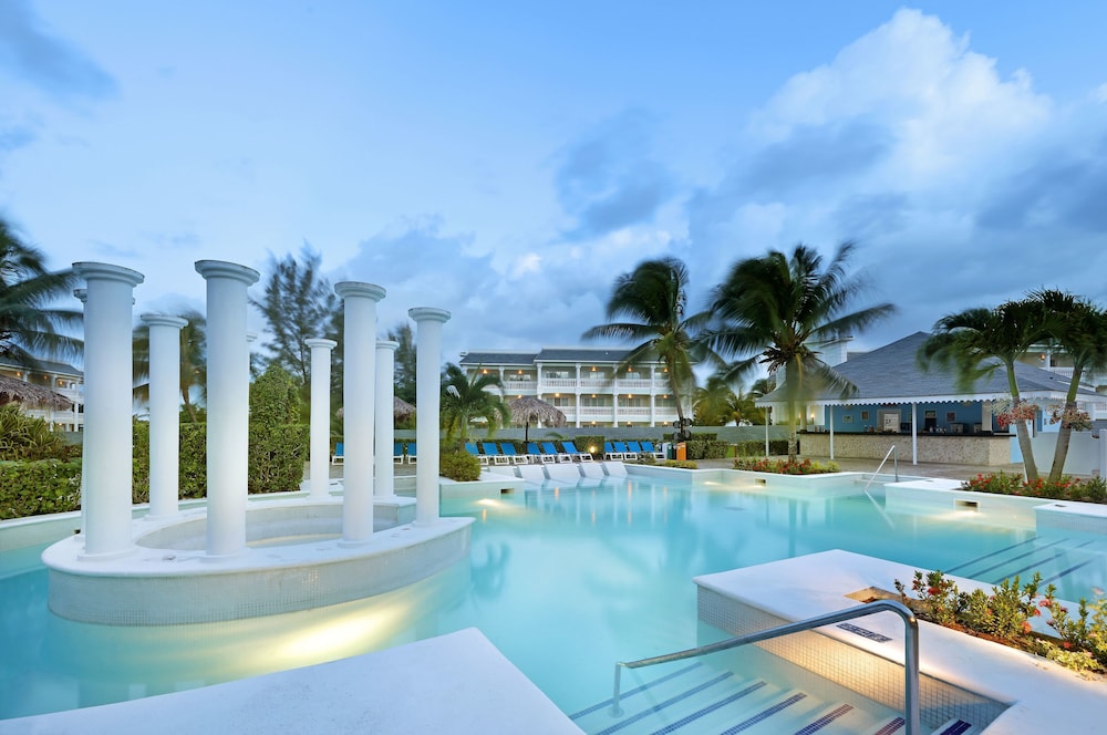 grand palladium lady hamilton resort and spa all inclusive