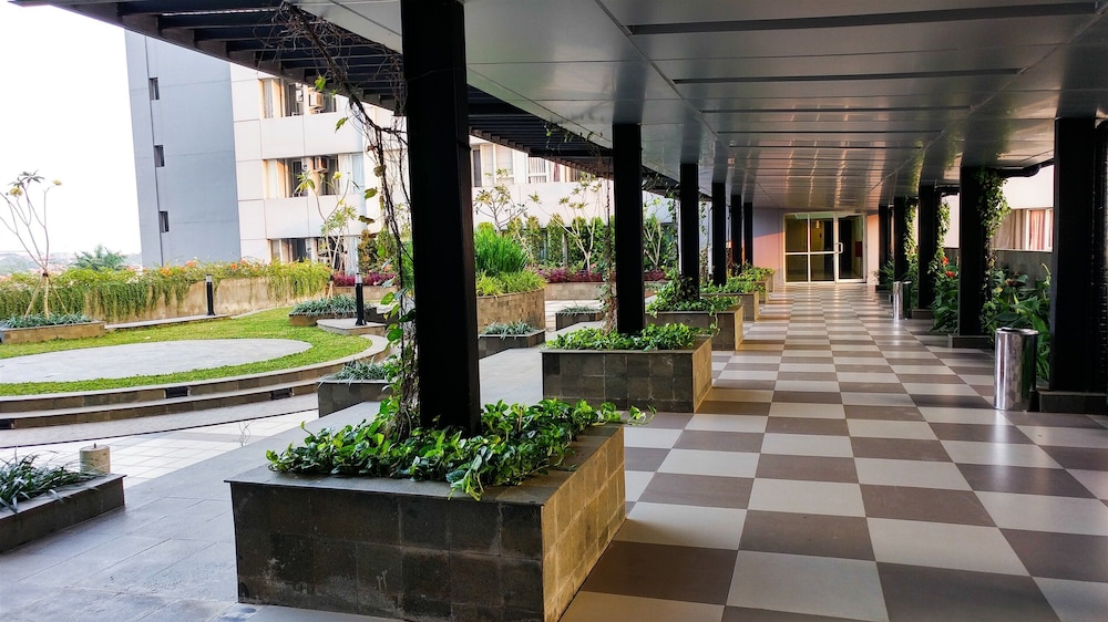 best and strategic nifarro park studio apartment