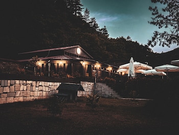 feel and live hotel villas restaurant