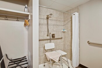 Top Floor Handicap Accessible Bay View,,2 star