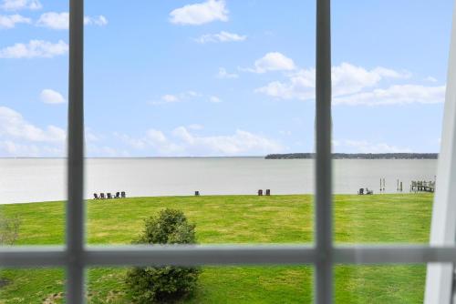 top floor handicap accessible bay view
