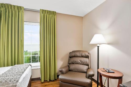 top floor handicap accessible bay view