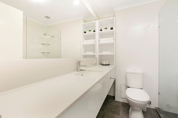 the wellington apartment hotel