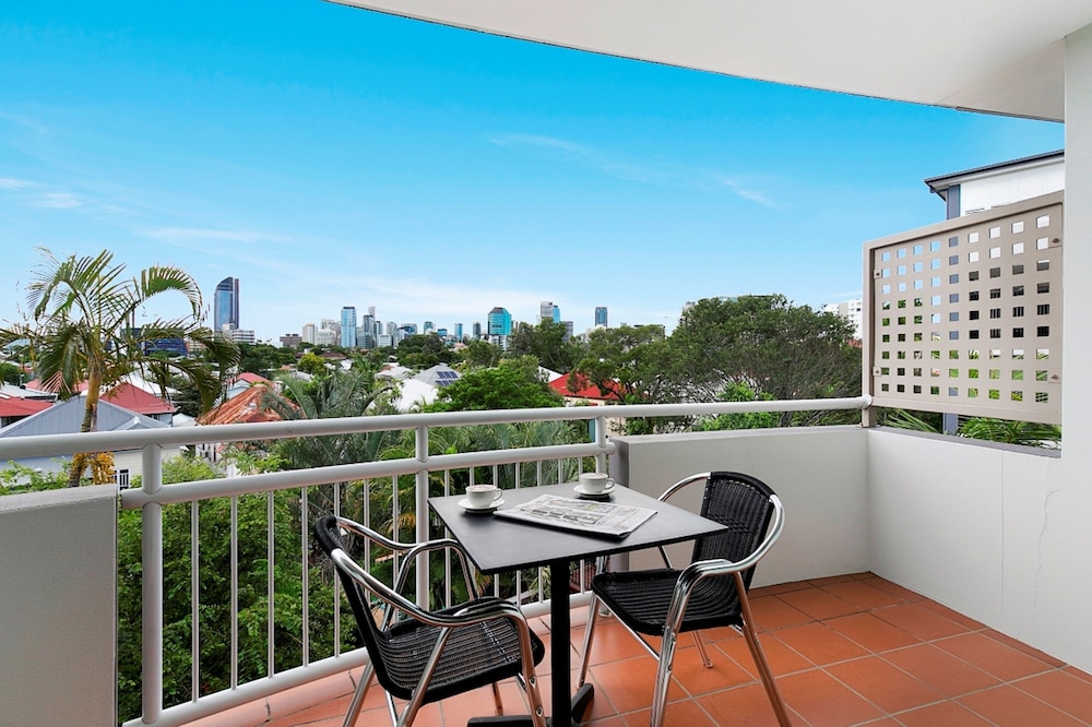 the wellington apartment hotel