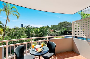 the wellington apartment hotel