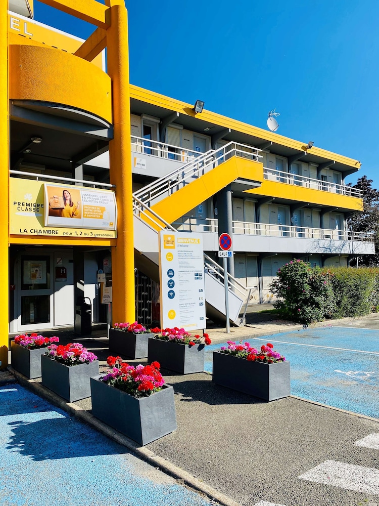 premiere classe saint quentin en yvelines elancourt