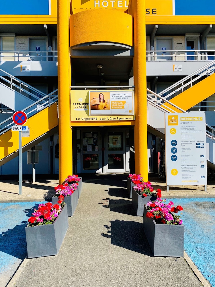 premiere classe saint quentin en yvelines elancourt