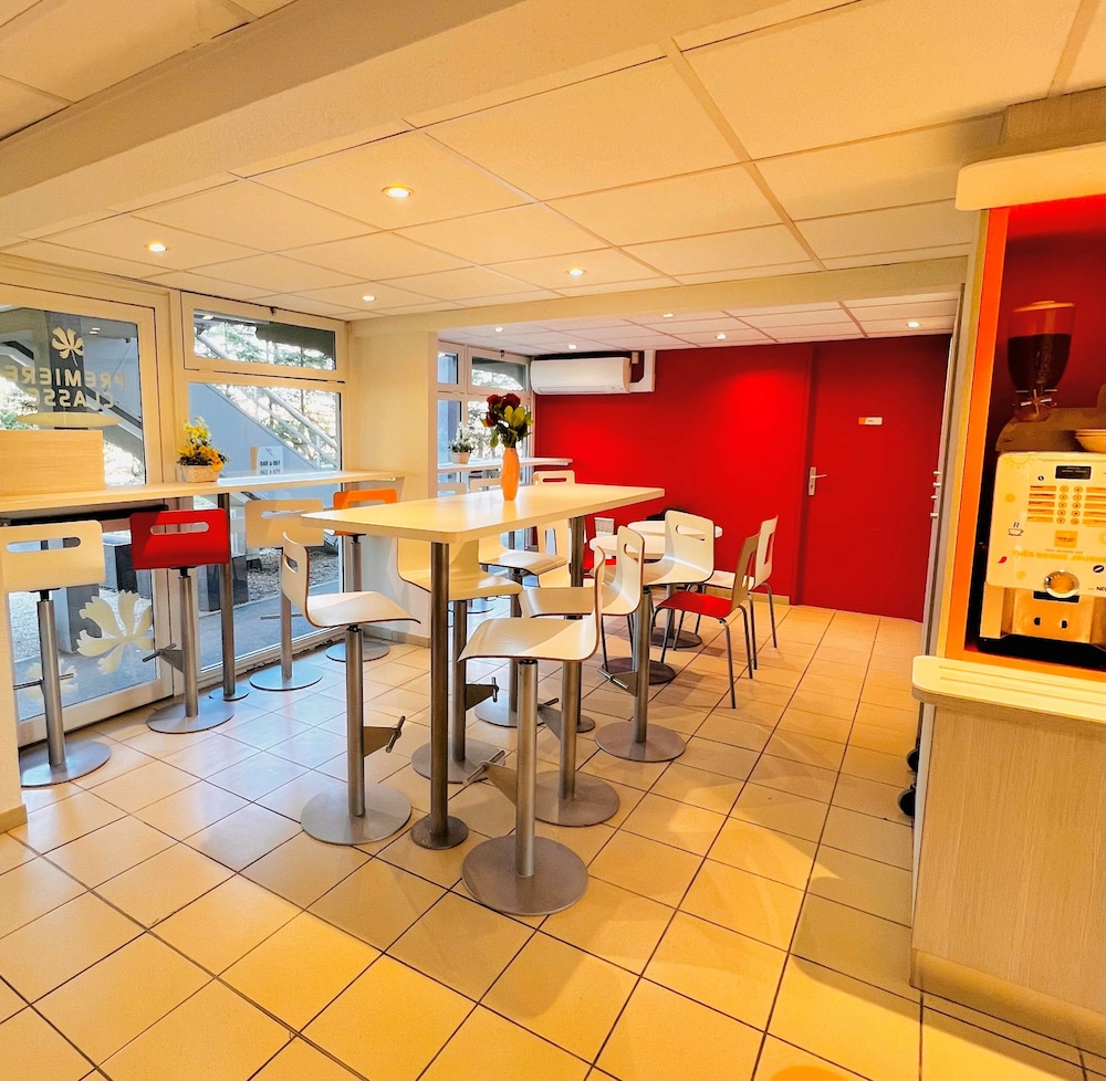 premiere classe saint quentin en yvelines elancourt