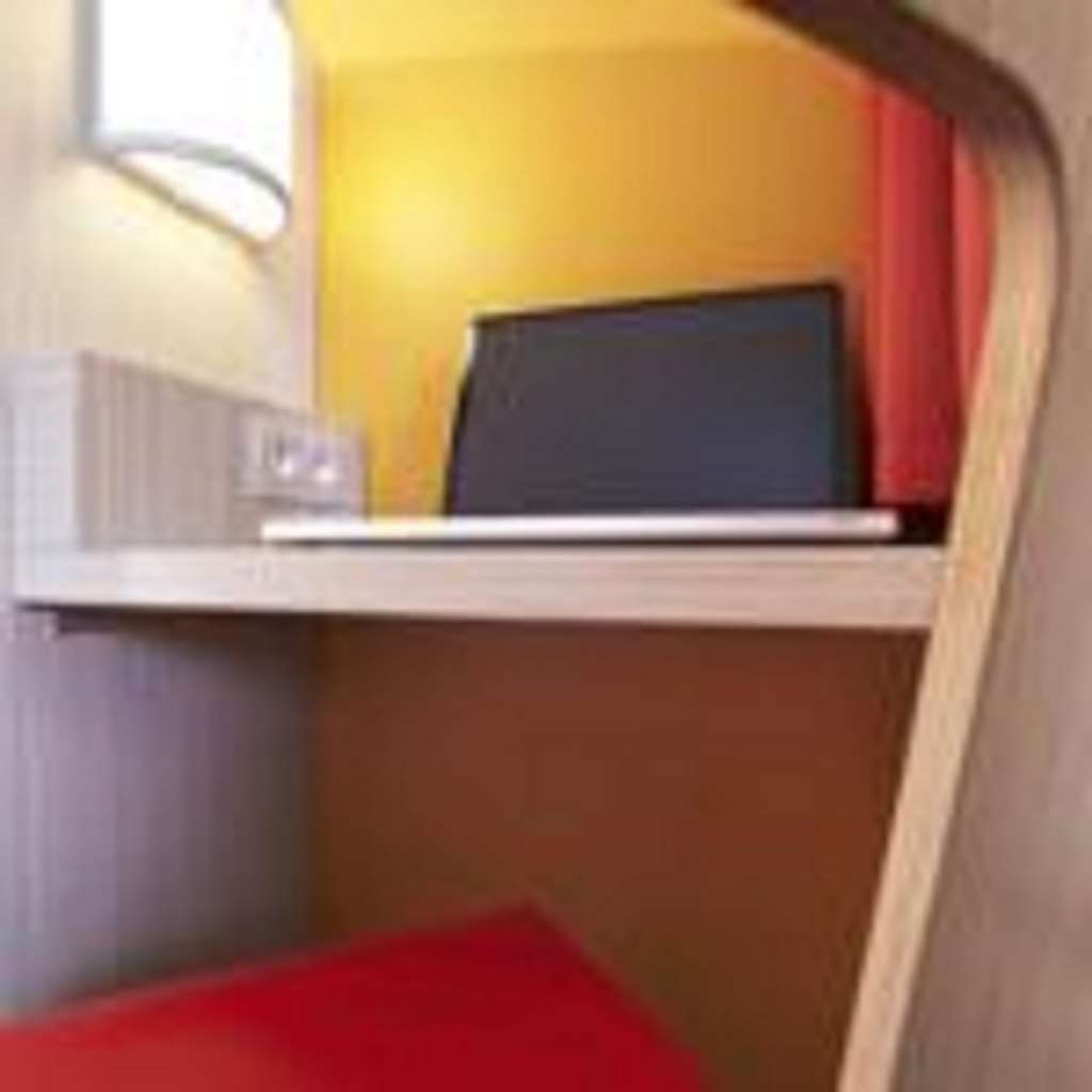 premiere classe versailles saint cyr l ecole