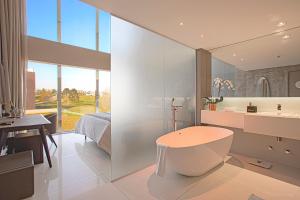 Suryaa Hotel Pinhais, Curio Collection By Hilton,,5 star