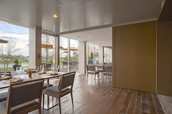 Suryaa Hotel Pinhais, Curio Collection By Hilton,,5 star