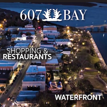 607 Bay Luxurious Guest Rooms,,2.5 star