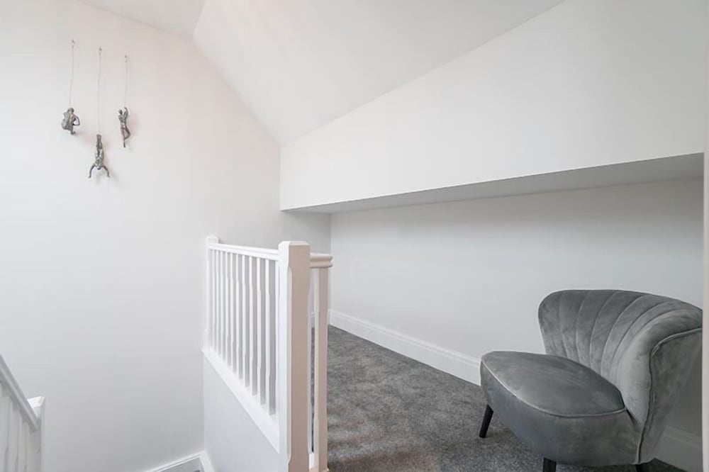 the queens arms apartments