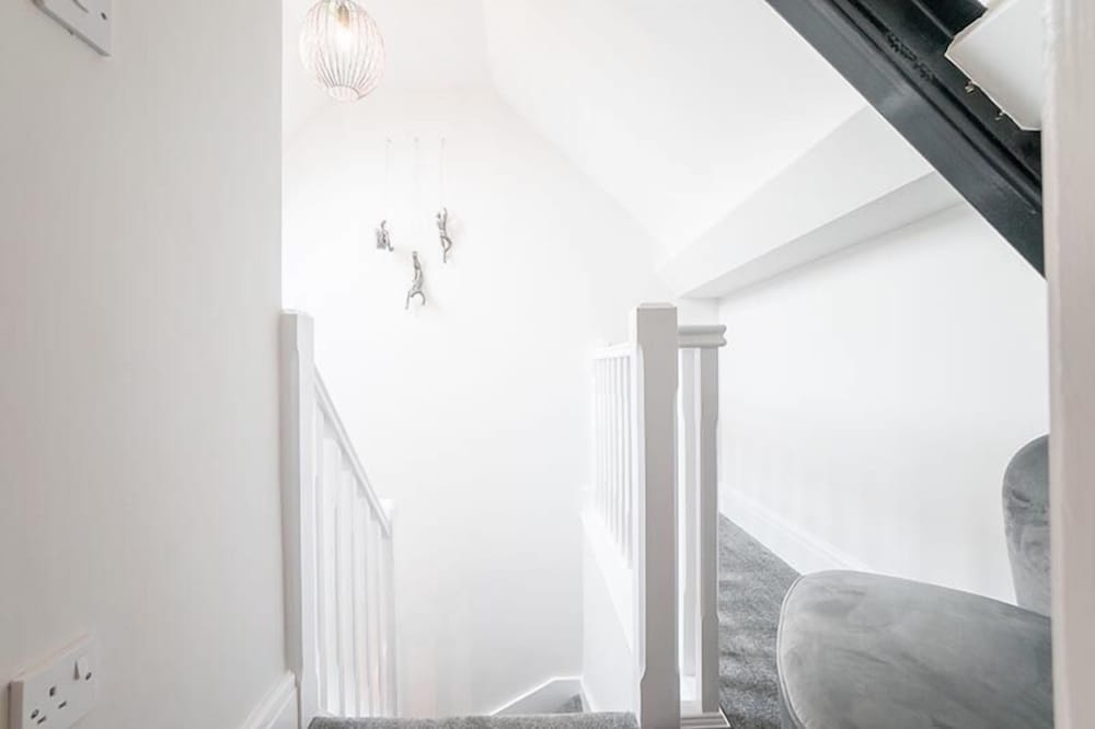 the queens arms apartments