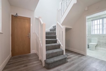 the queens arms apartments