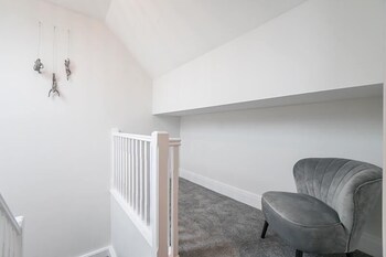 the queens arms apartments