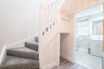 the queens arms apartments