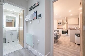 the queens arms apartments