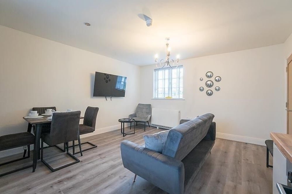 the queens arms apartments