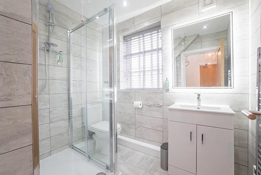 the queens arms apartments