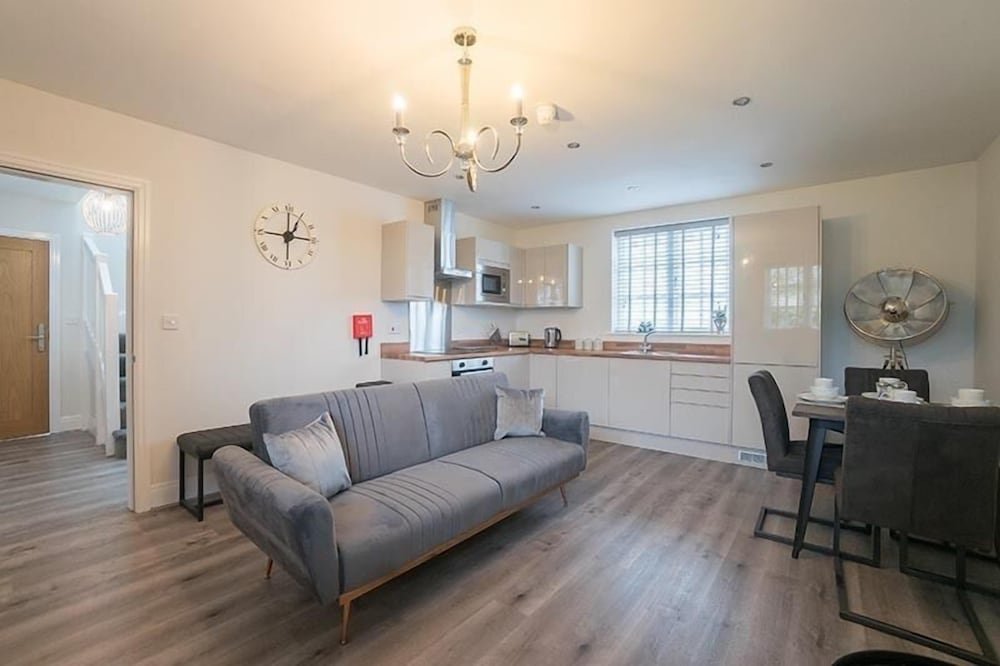 the queens arms apartments