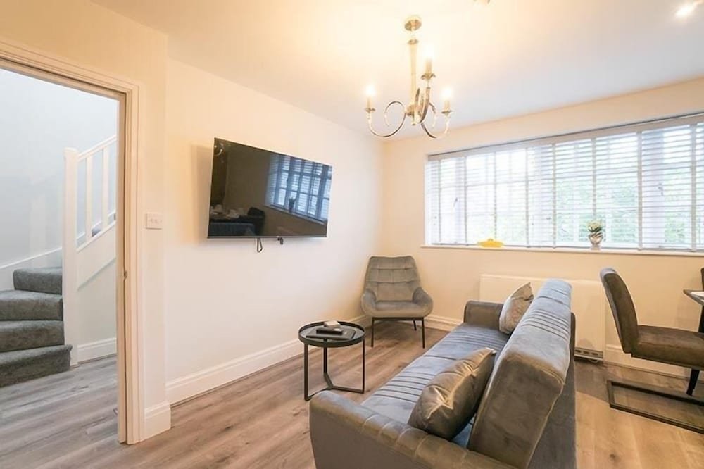 the queens arms apartments