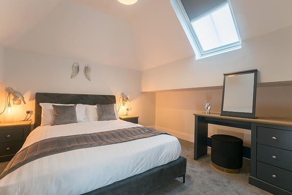 the queens arms apartments