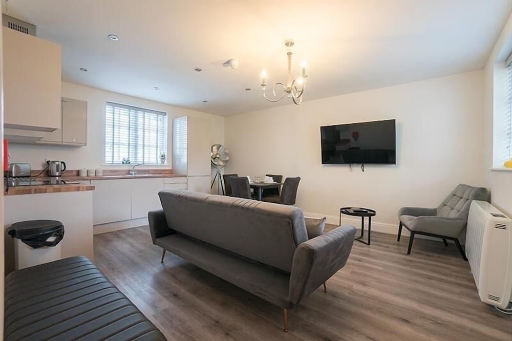 the queens arms apartments