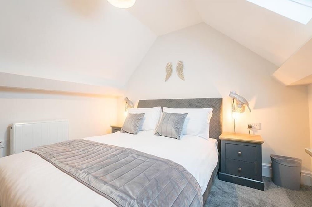 the queens arms apartments